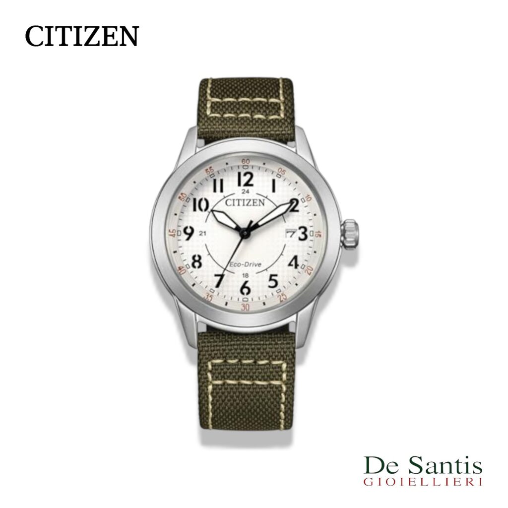 Orologio Citizen Field AW1870-08A Eco-Drive con quadrante bianco, numeri arabi neri e cinturino in nylon verde.